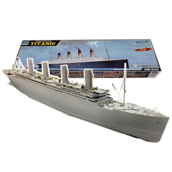 Kit modello Titanic + LED Lights, Europa Exclusive Kit modello Titanic + LED Lights, Europa Exclusive