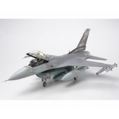 <p>Kit modello</p>
 Lockheed Martin F-16C (Block 25/32)